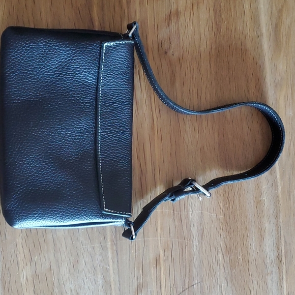 Lether bag brand Roots - Picture 3 of 6